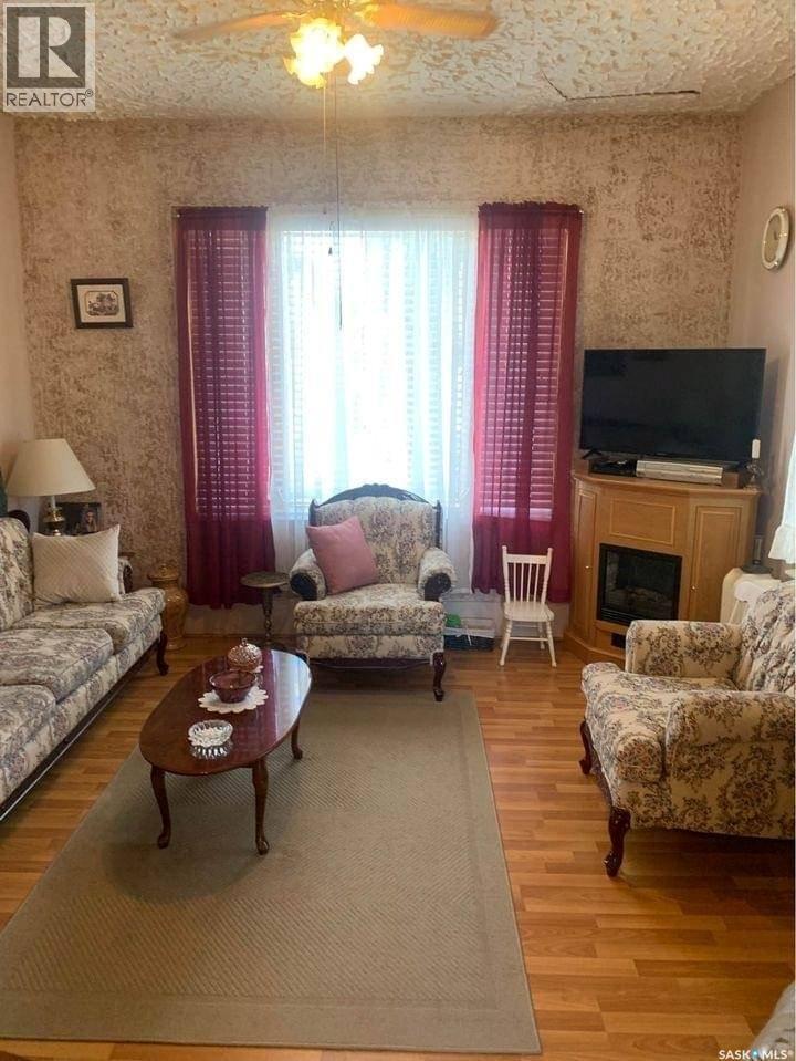 830 Main Street, Holdfast, SK - Indoor Photo Showing Living Room With Fireplace