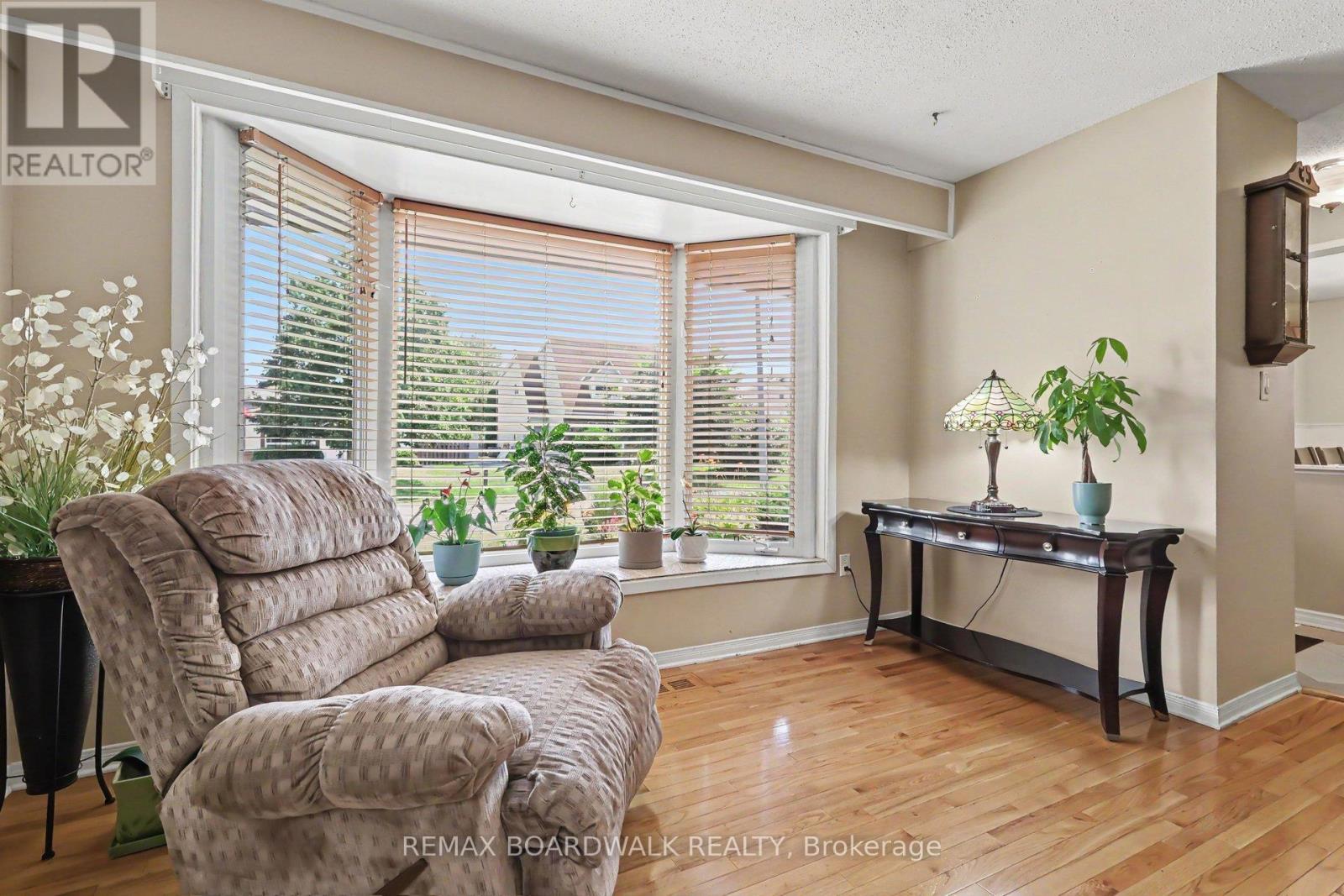 Living Room with Bay Window - 329 Pintail Terrace, Ottawa, ON - Indoor