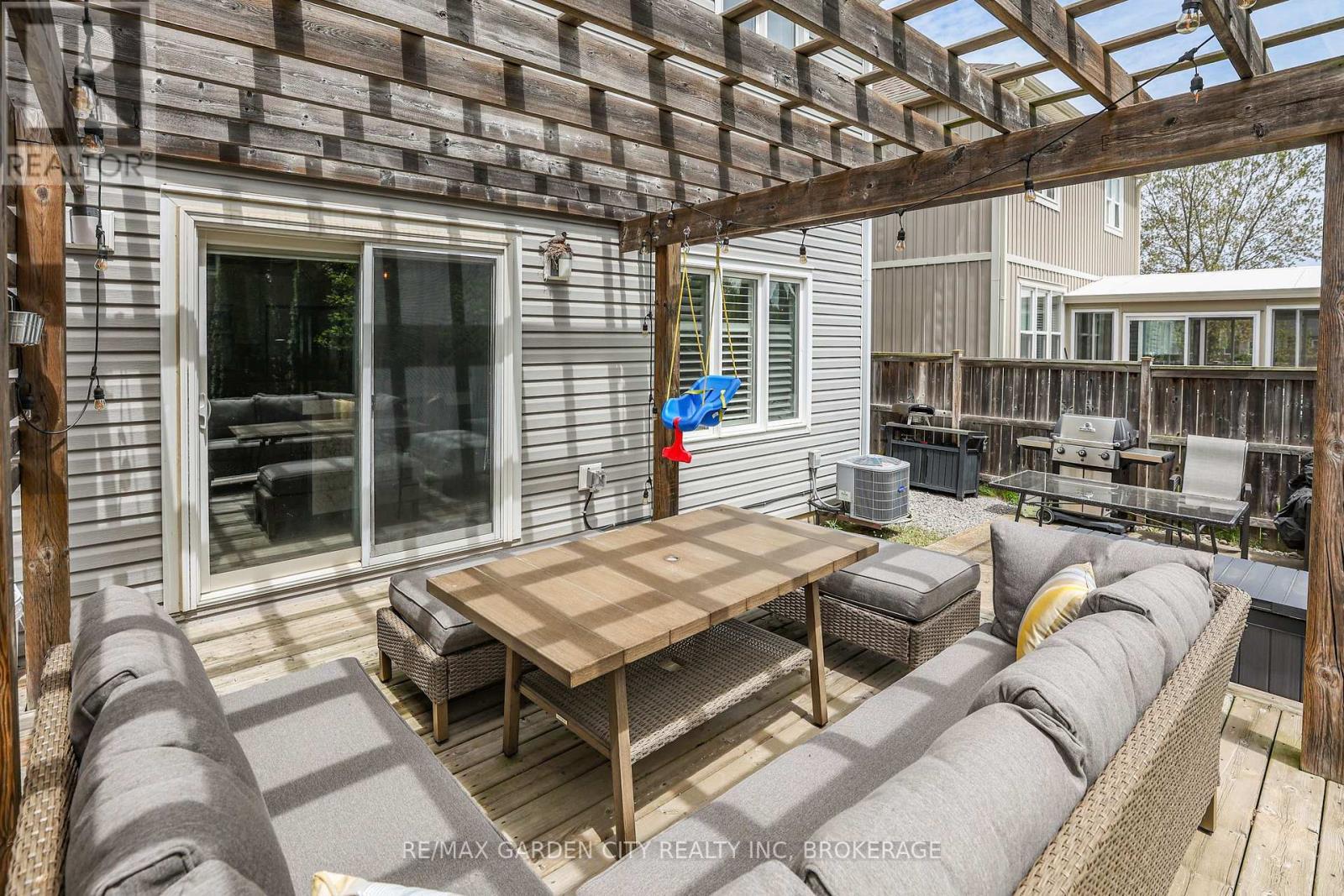 22 Riesling Drive, Niagara-On-The-Lake (Virgil), ON - Outdoor With Deck Patio Veranda