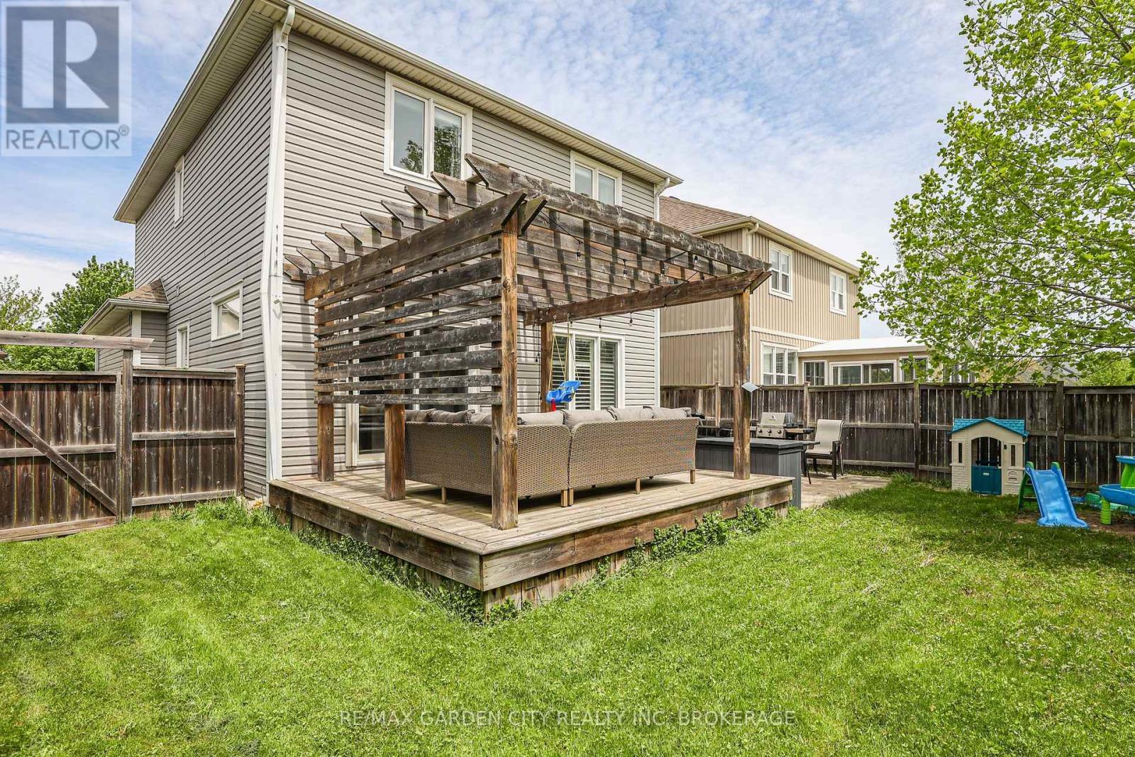 22 Riesling Drive, Niagara-On-The-Lake (Virgil), ON - Outdoor With Deck Patio Veranda With Exterior