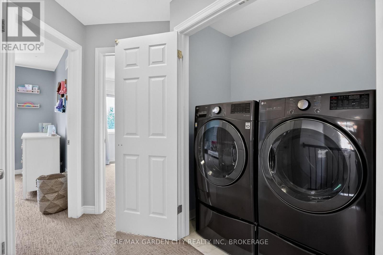22 Riesling Drive, Niagara-On-The-Lake (Virgil), ON - Indoor Photo Showing Laundry Room