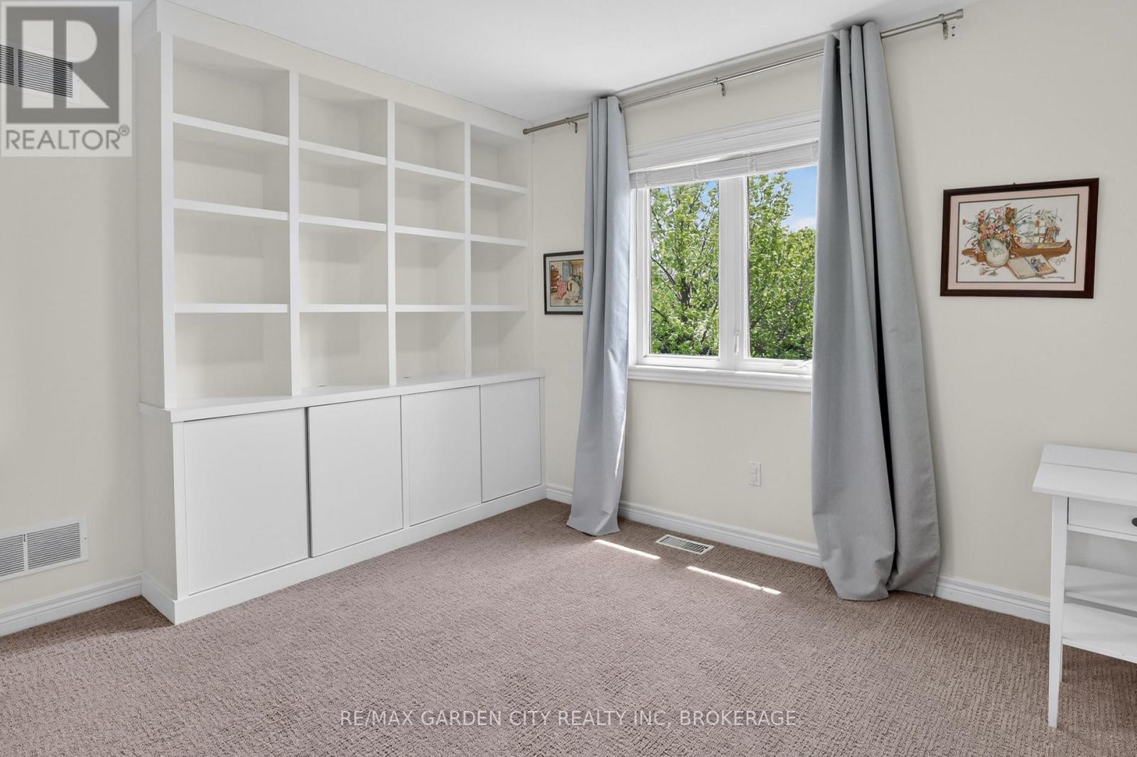 22 Riesling Drive, Niagara-On-The-Lake (Virgil), ON - Indoor