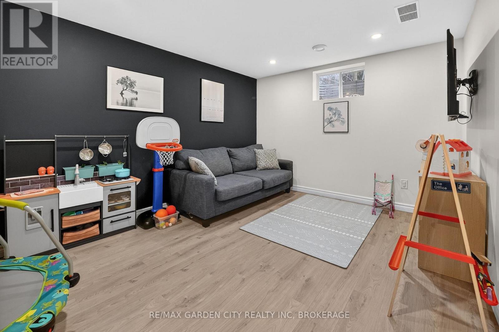 22 Riesling Drive, Niagara-On-The-Lake (Virgil), ON - Indoor