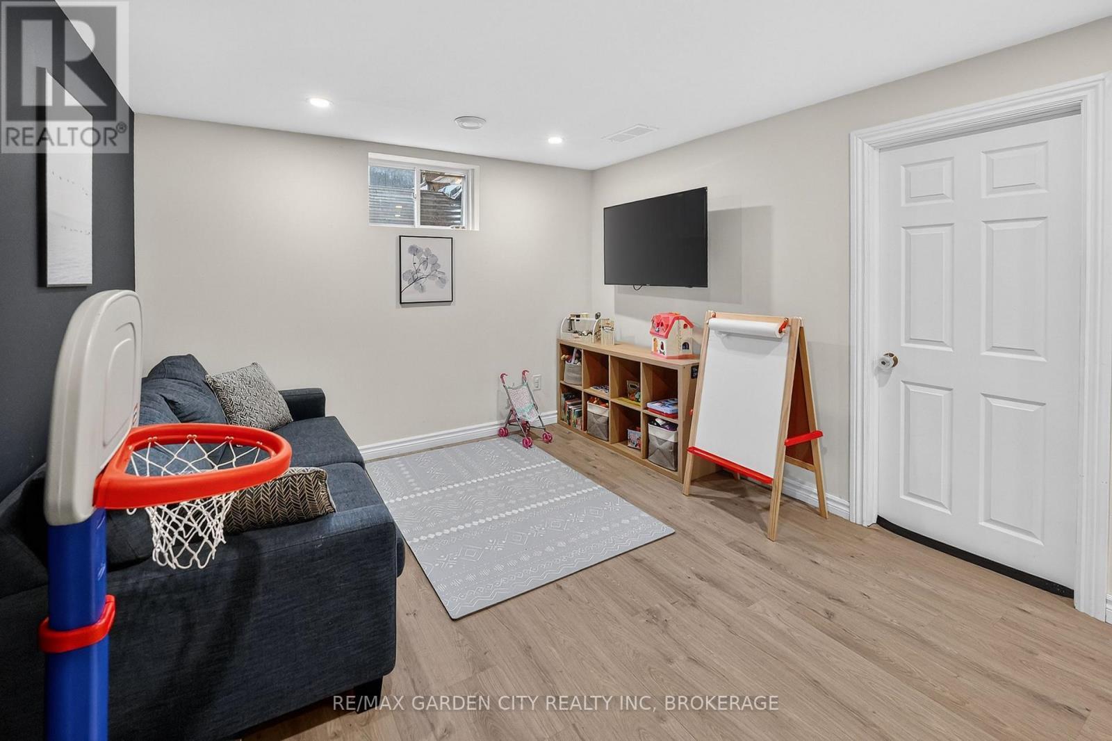 22 Riesling Drive, Niagara-On-The-Lake (Virgil), ON - Indoor