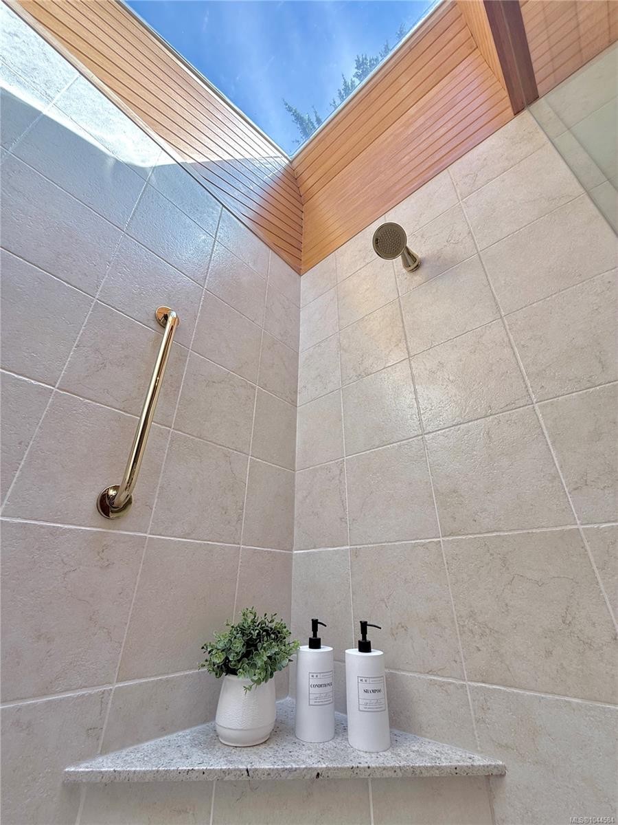 1015 Kentwood Pl, Saanich, BC