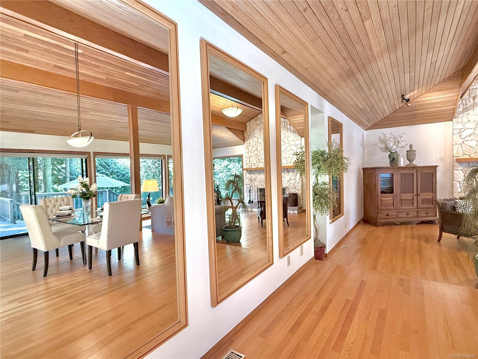 1015 Kentwood Pl, Saanich, BC