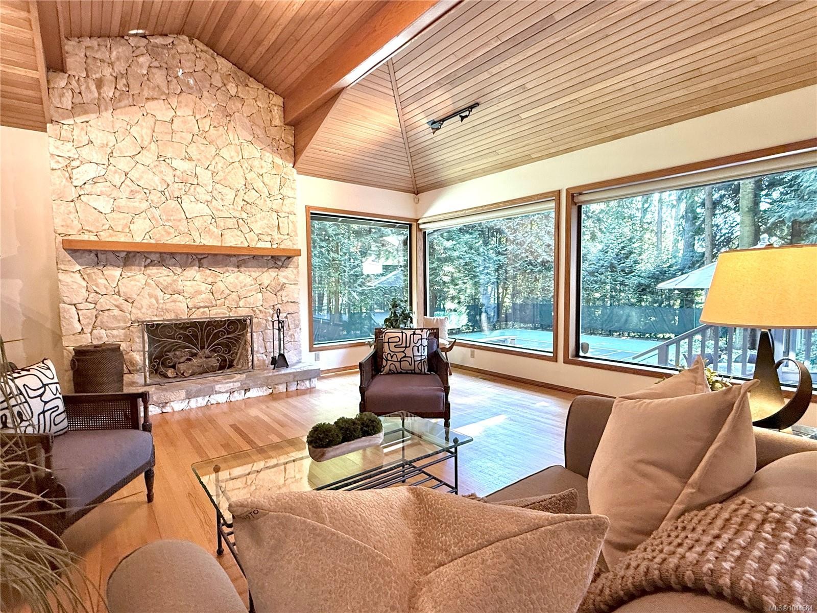 1015 Kentwood Pl, Saanich, BC