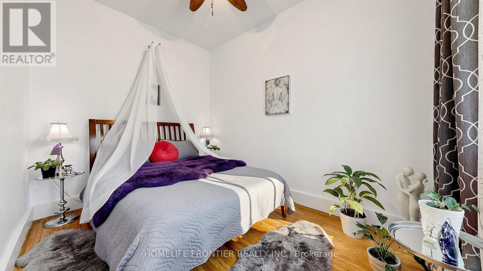 81 Richmond Street, Brantford, ON - Indoor Photo Showing Bedroom