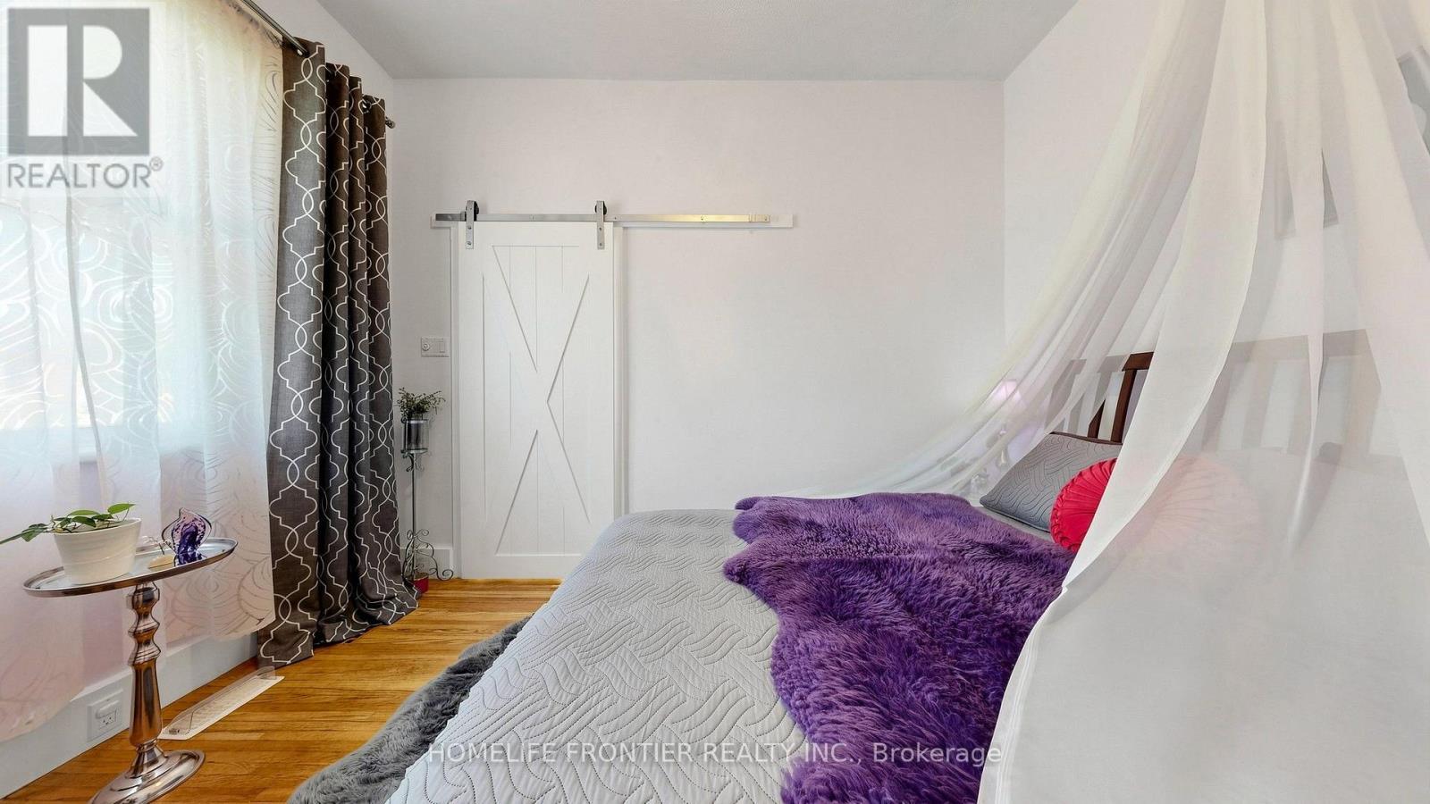 81 Richmond Street, Brantford, ON - Indoor Photo Showing Bedroom