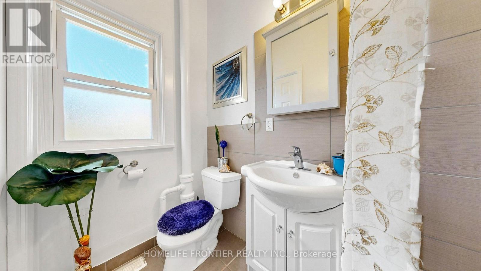 81 Richmond Street, Brantford, ON - Indoor Photo Showing Bathroom