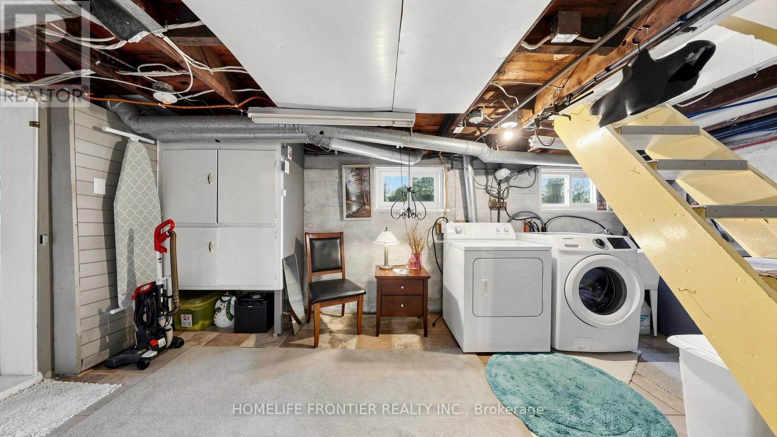 81 Richmond Street, Brantford, ON - Indoor Photo Showing Laundry Room