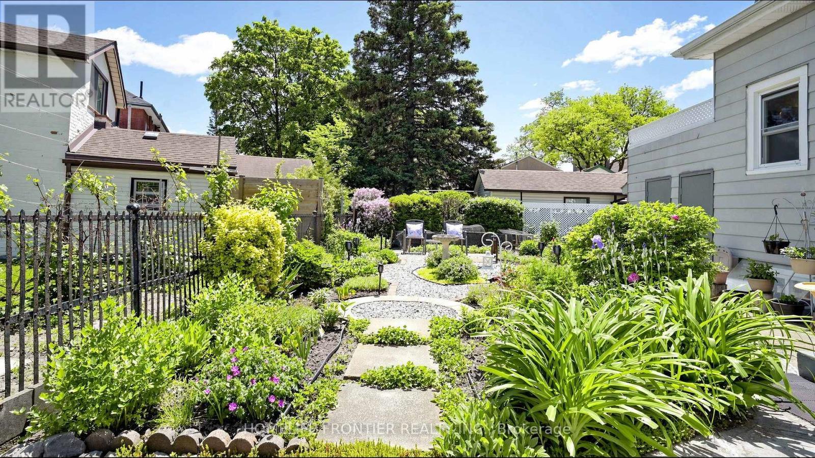 81 Richmond Street, Brantford, ON - Outdoor