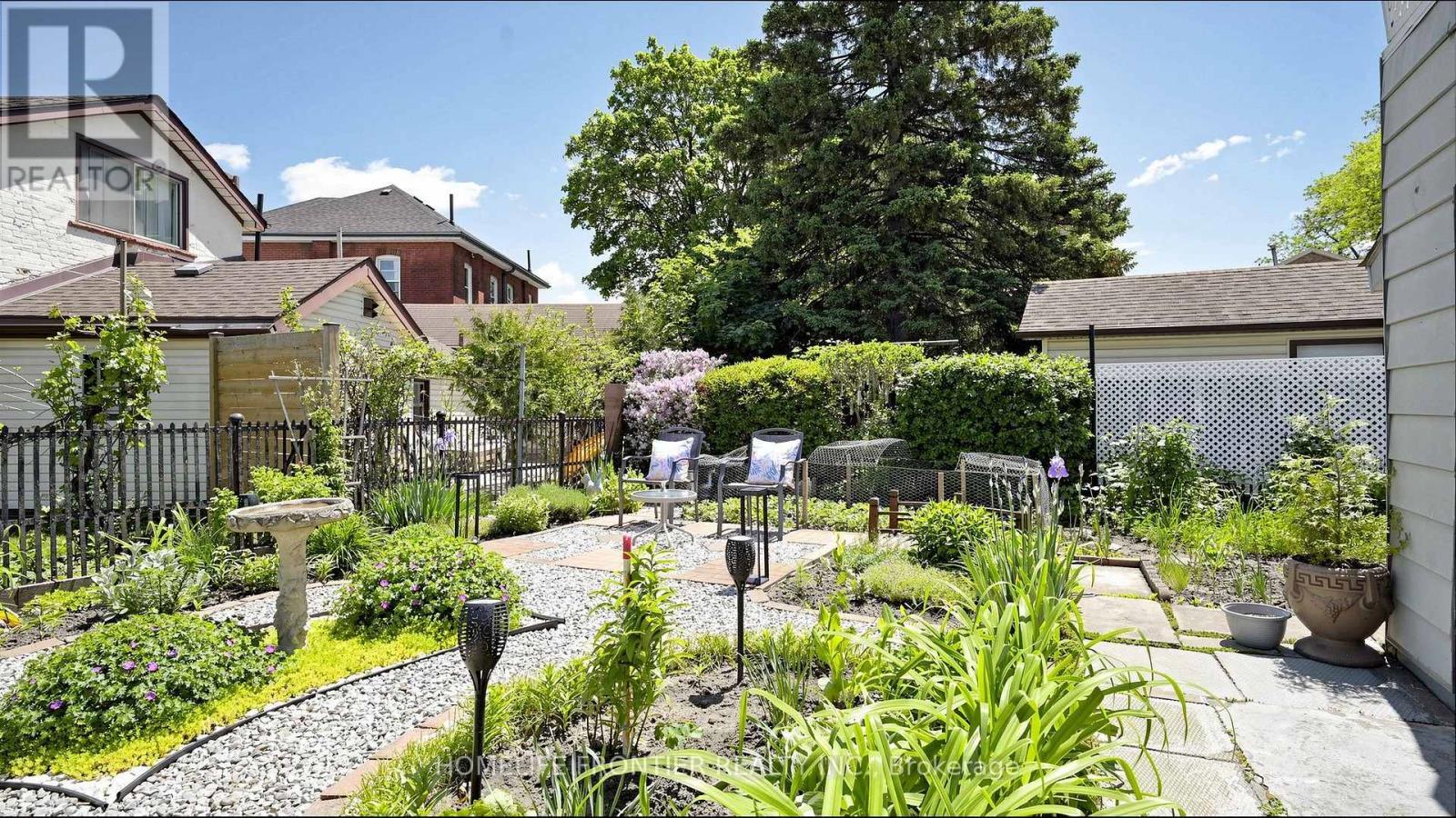81 Richmond Street, Brantford, ON - Outdoor