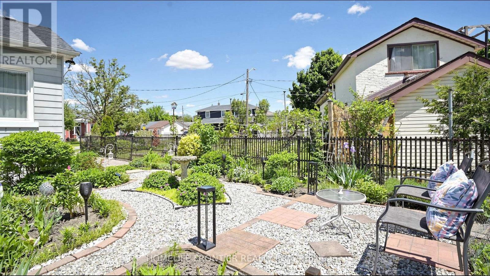 81 Richmond Street, Brantford, ON - Outdoor