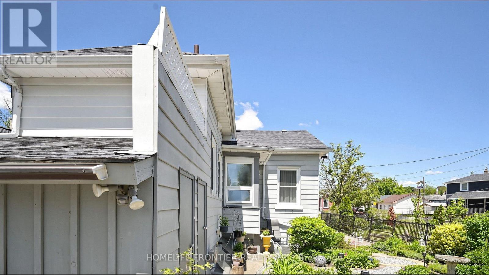 81 Richmond Street, Brantford, ON - Outdoor