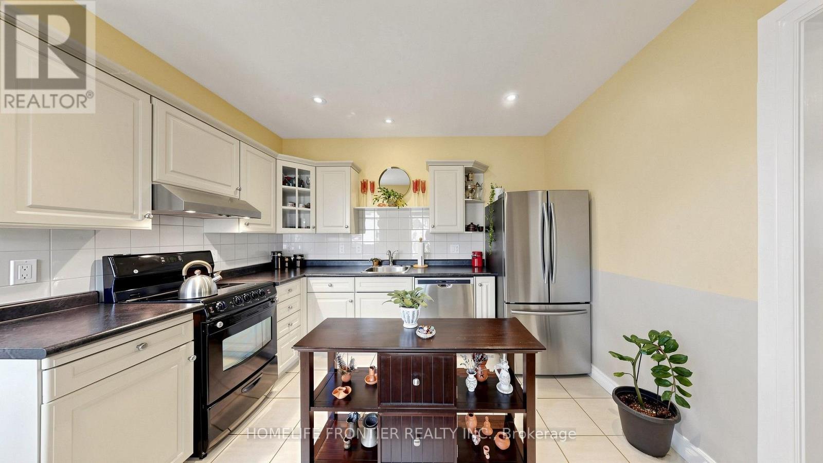 81 Richmond Street, Brantford, ON - Indoor Photo Showing Kitchen