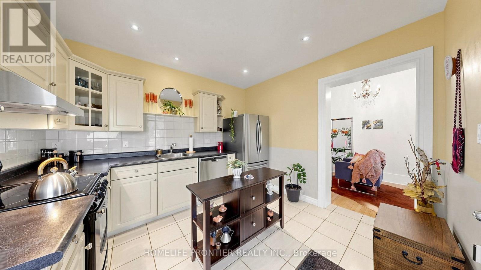 81 Richmond Street, Brantford, ON - Indoor Photo Showing Kitchen
