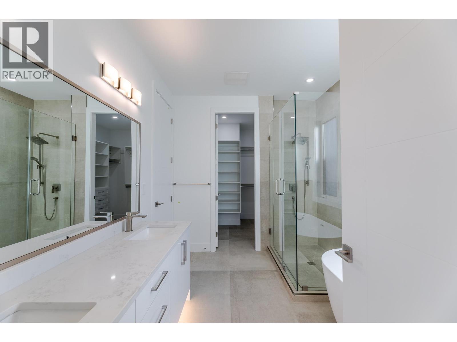 5586 Nixon Road, Summerland, BC - Indoor Photo Showing Bathroom
