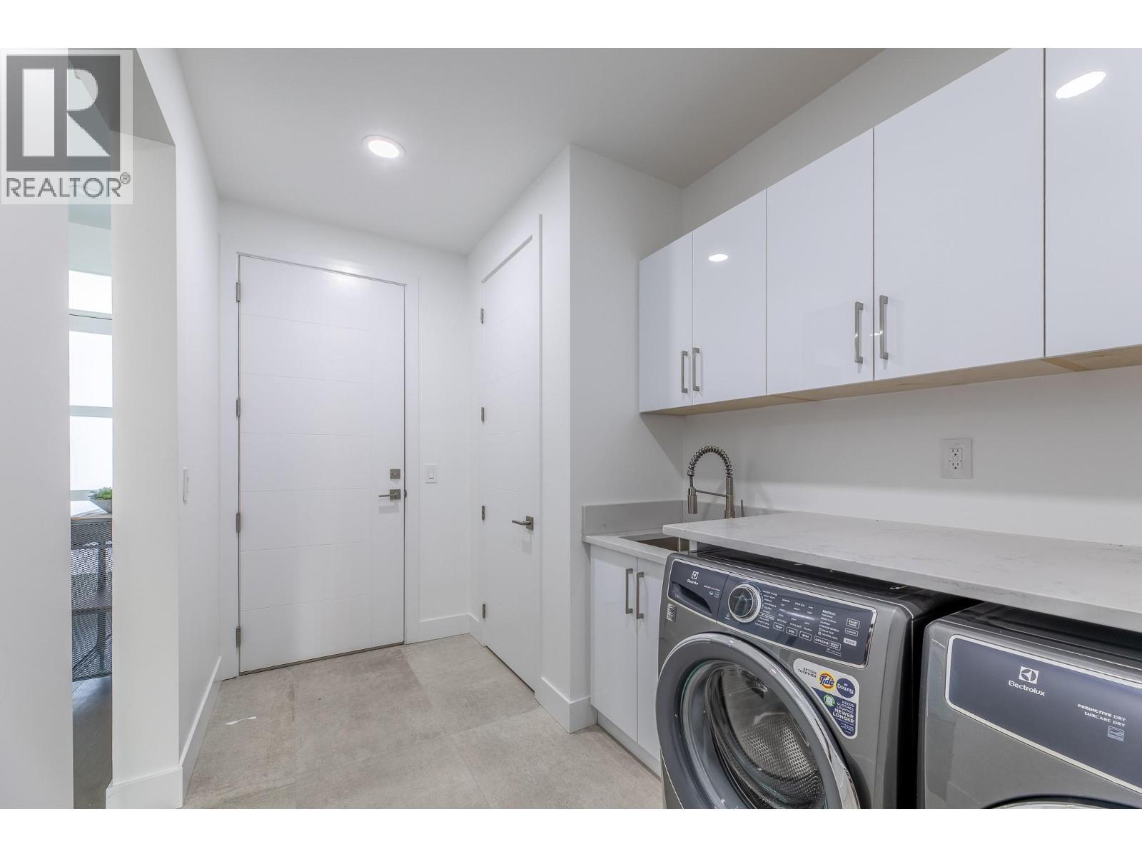 5586 Nixon Road, Summerland, BC - Indoor Photo Showing Laundry Room