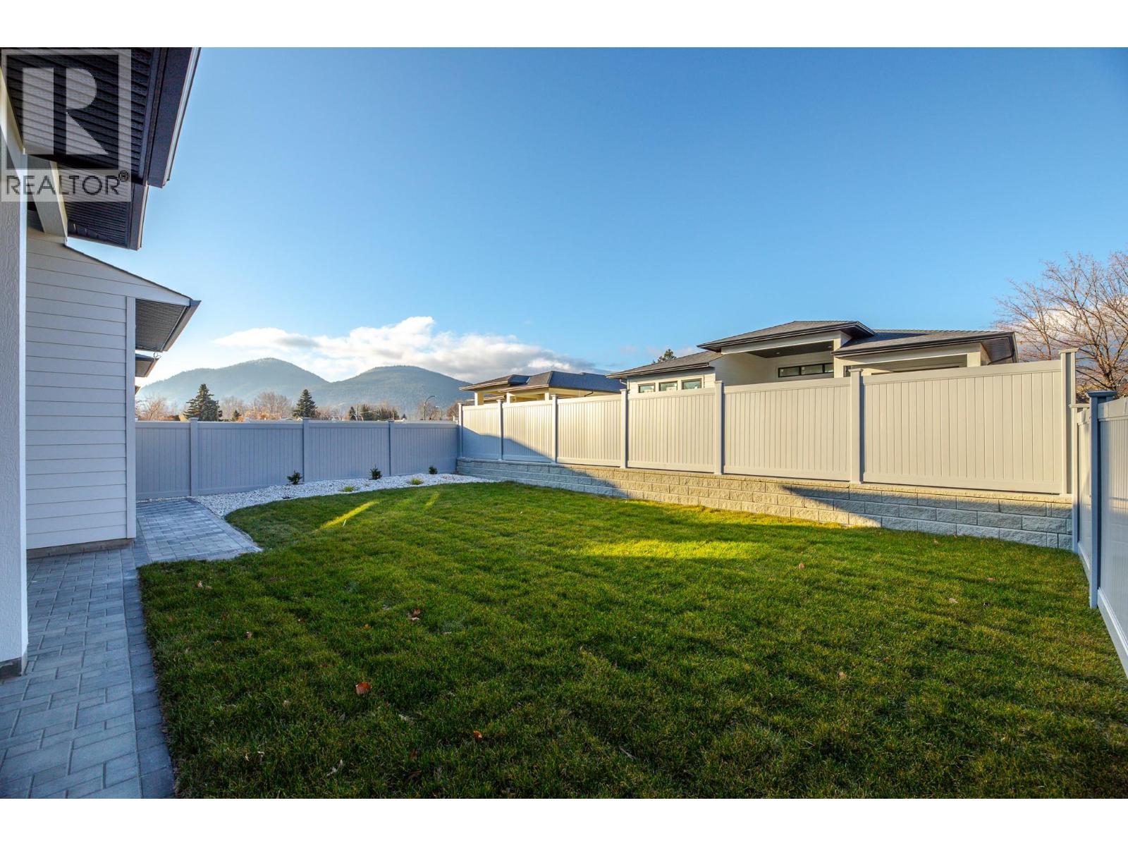 5586 Nixon Road, Summerland, BC - Outdoor