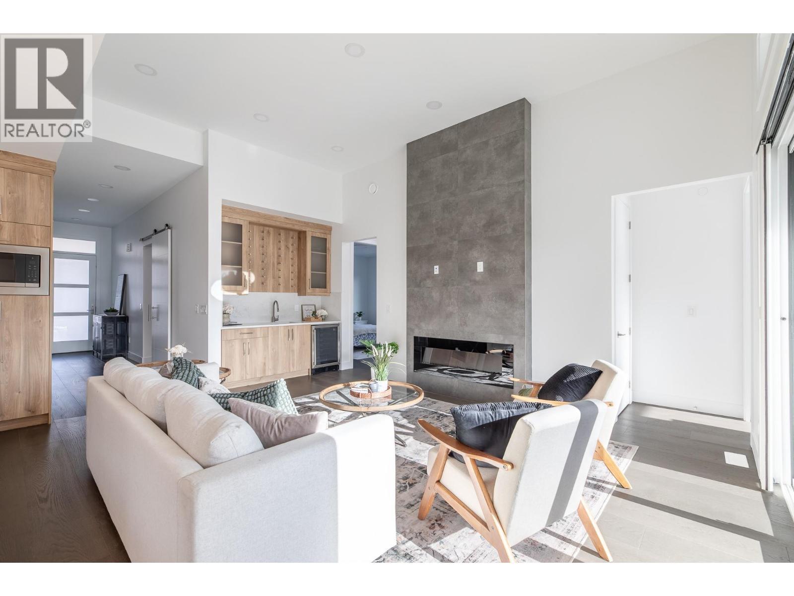5586 Nixon Road, Summerland, BC - Indoor Photo Showing Living Room With Fireplace