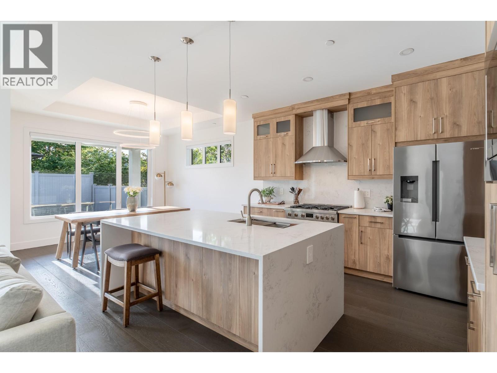 5586 Nixon Road, Summerland, BC - Indoor Photo Showing Kitchen With Upgraded Kitchen