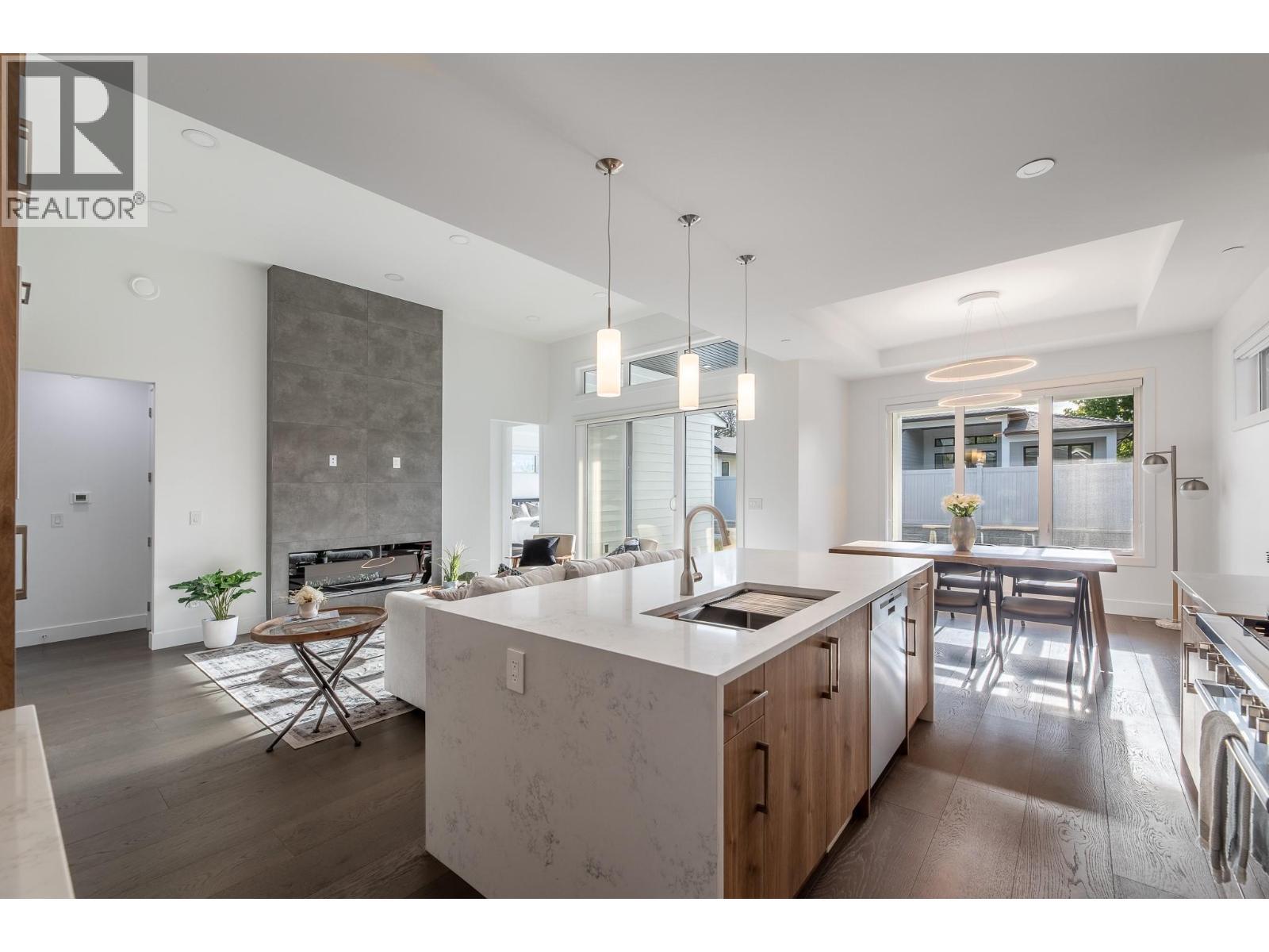 5586 Nixon Road, Summerland, BC - Indoor Photo Showing Kitchen With Upgraded Kitchen