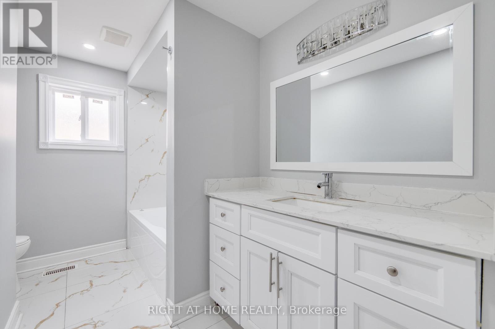 34 Meadowlark Drive, Brampton, ON - Indoor Photo Showing Bathroom