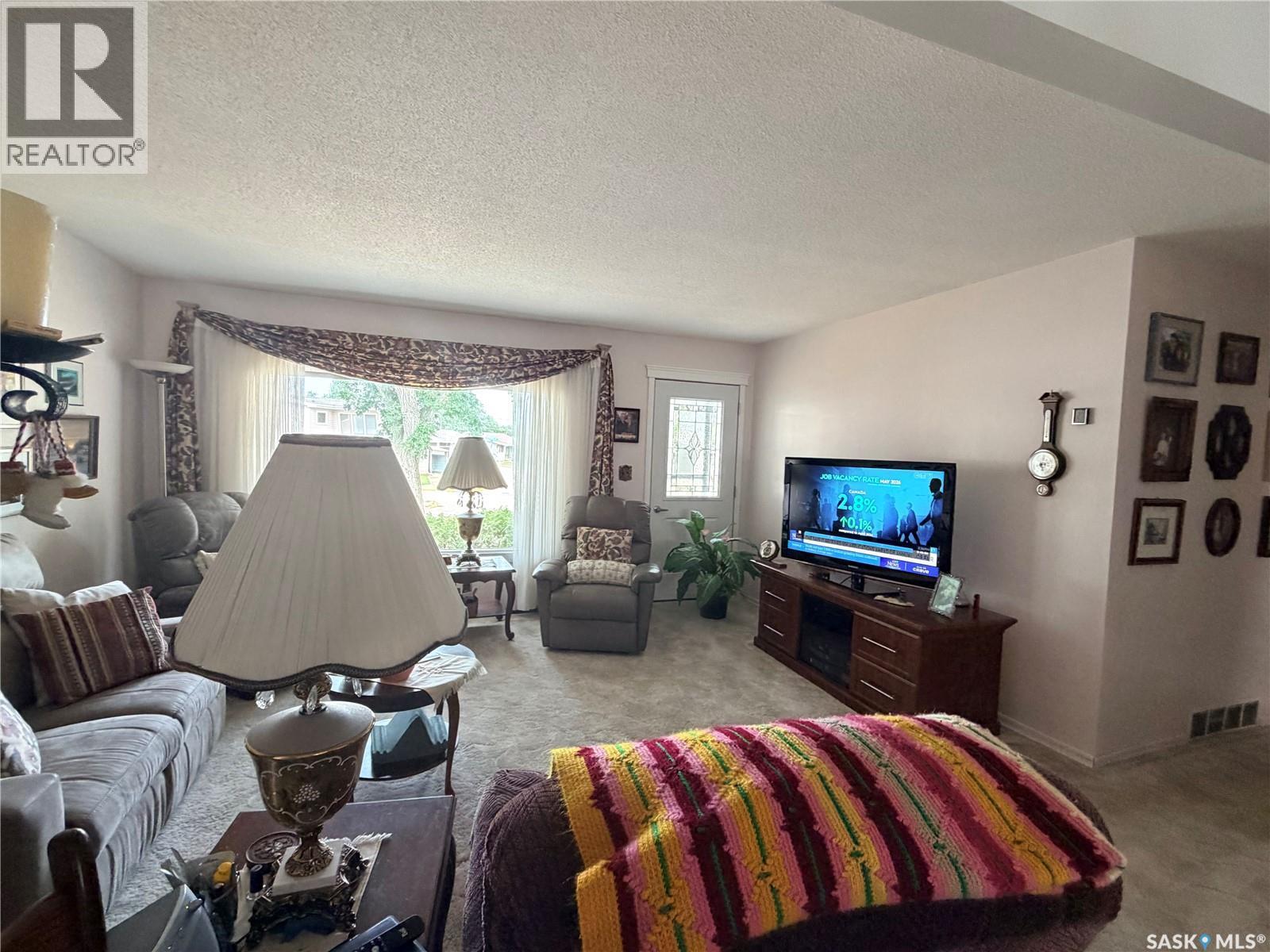 225 Dominion Road, Assiniboia, SK - Indoor