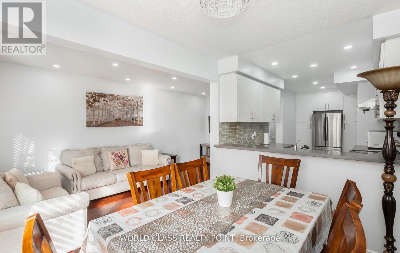 17 Manett Crescent E, Brampton, ON - Indoor Photo Showing Other Room