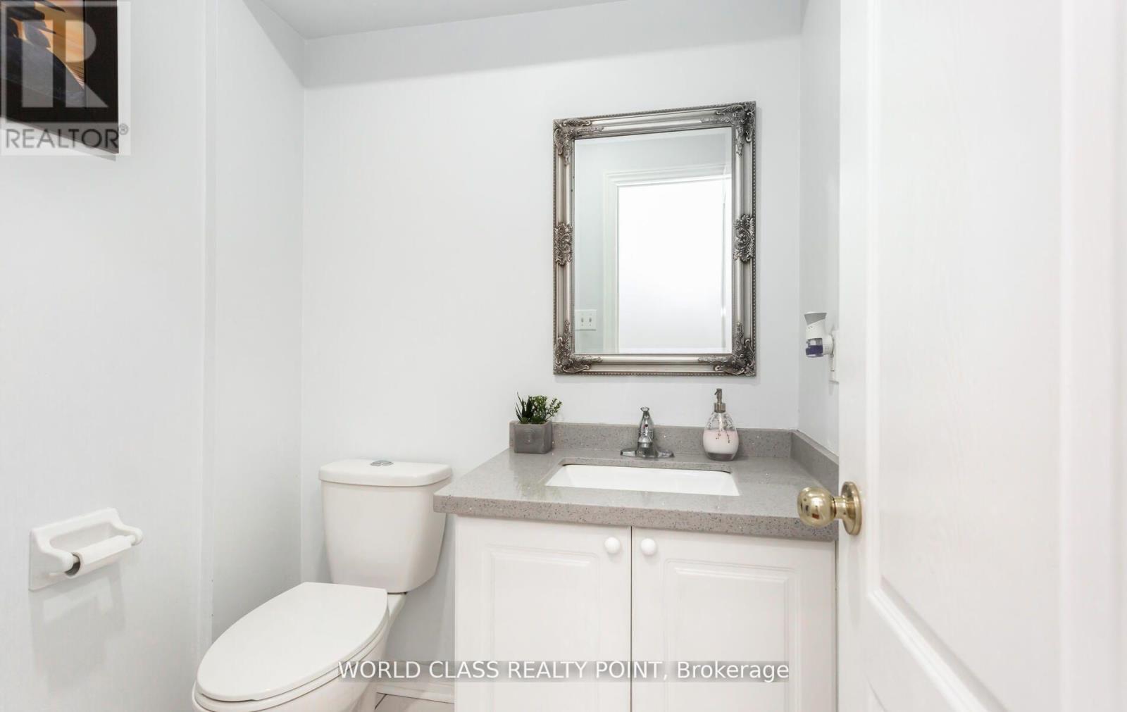 17 Manett Crescent E, Brampton, ON - Indoor Photo Showing Bathroom