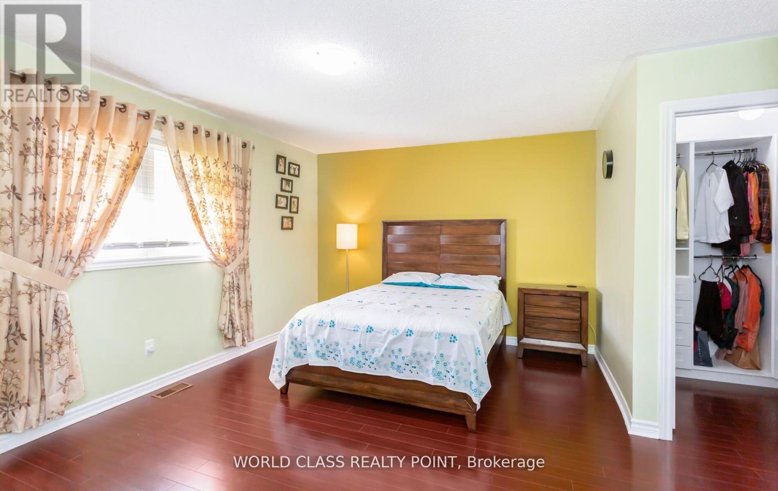 17 Manett Crescent E, Brampton, ON - Indoor Photo Showing Bedroom