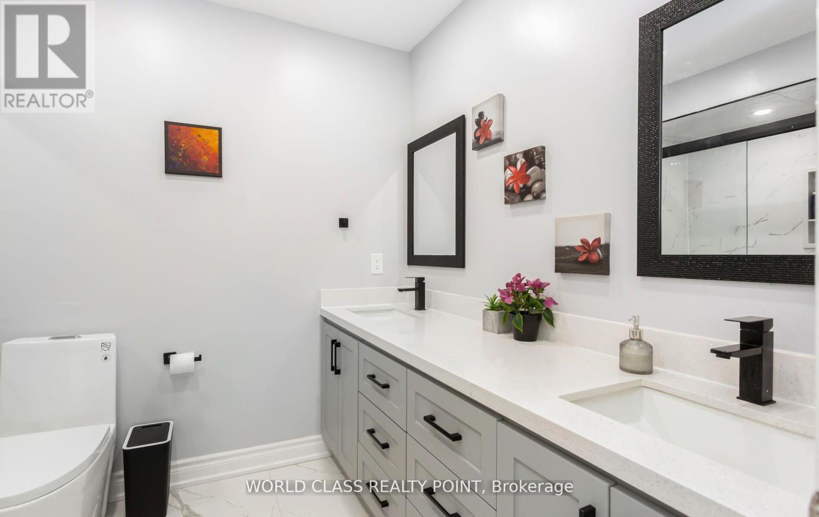 17 Manett Crescent E, Brampton, ON - Indoor Photo Showing Bathroom