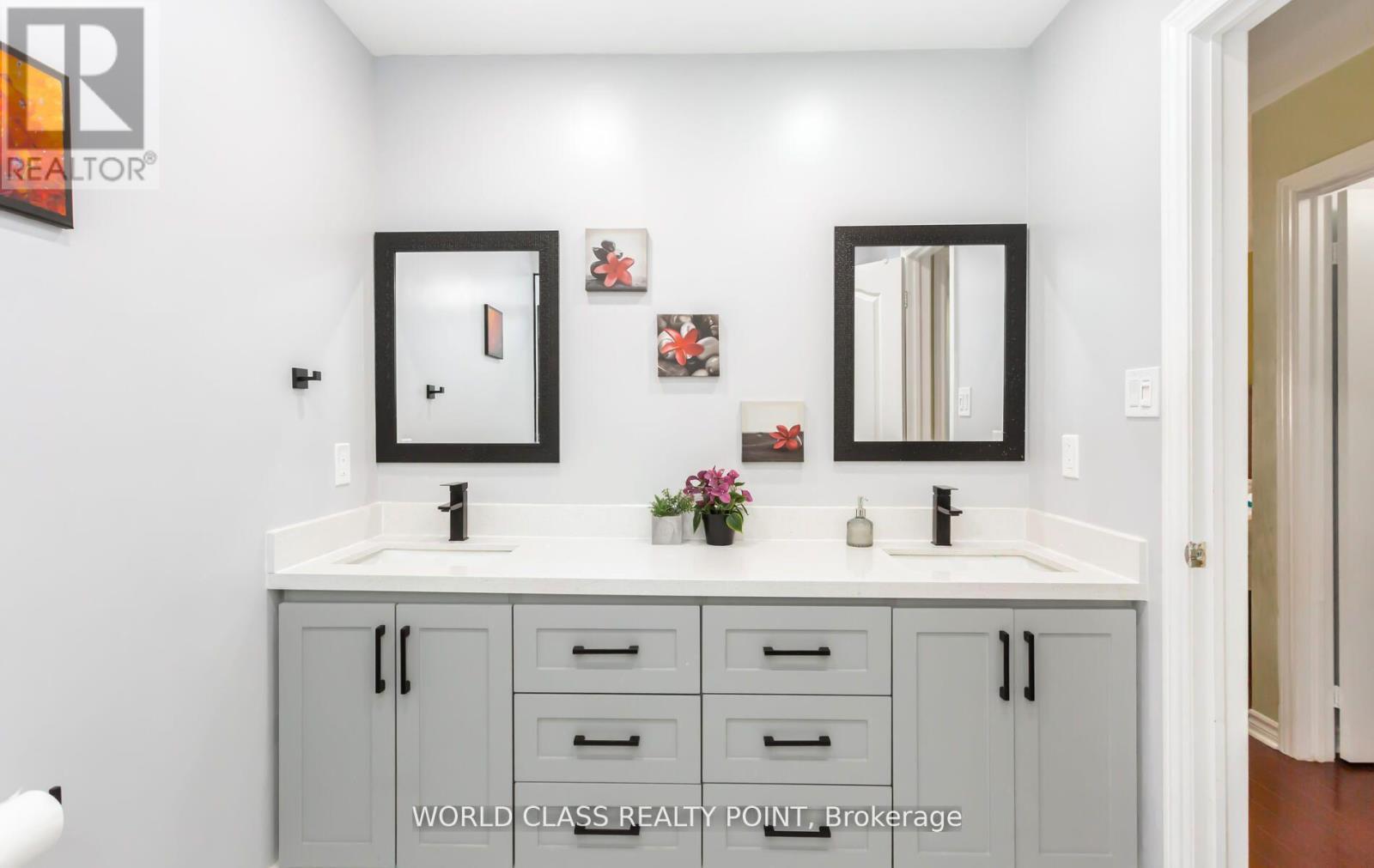 17 Manett Crescent E, Brampton, ON - Indoor Photo Showing Bathroom