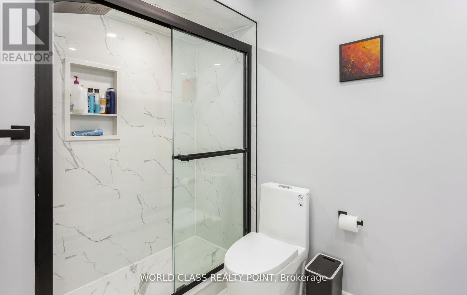 17 Manett Crescent E, Brampton, ON - Indoor Photo Showing Bathroom