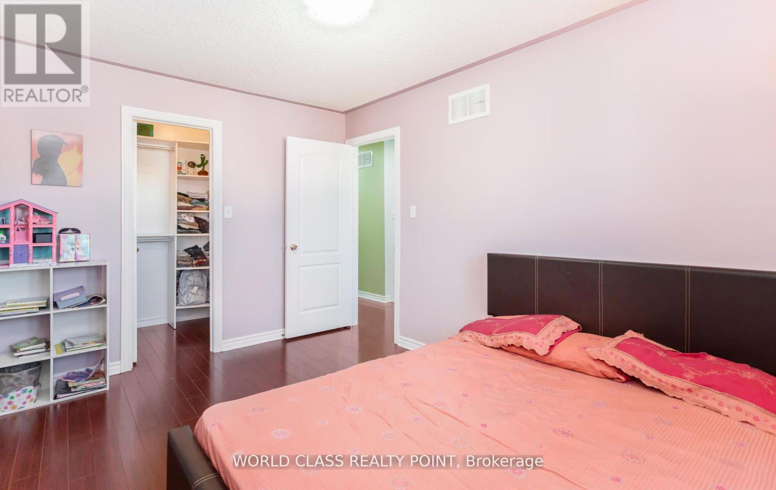 17 Manett Crescent E, Brampton, ON - Indoor Photo Showing Bedroom
