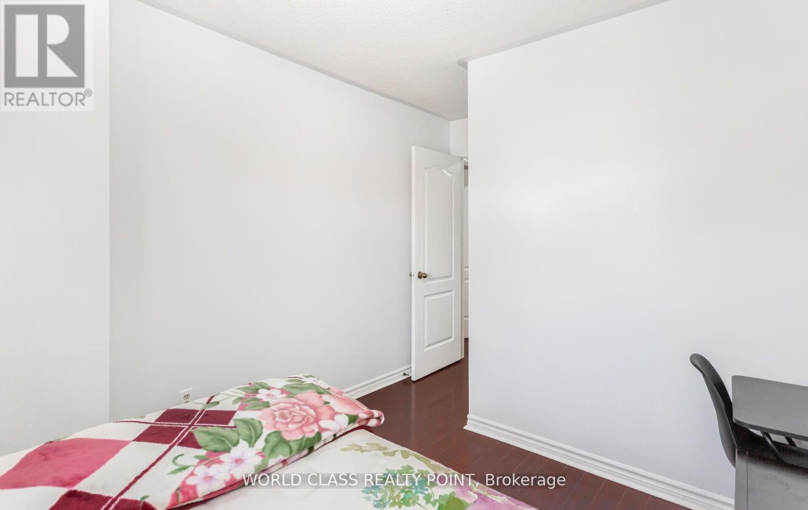 17 Manett Crescent E, Brampton, ON - Indoor Photo Showing Bedroom