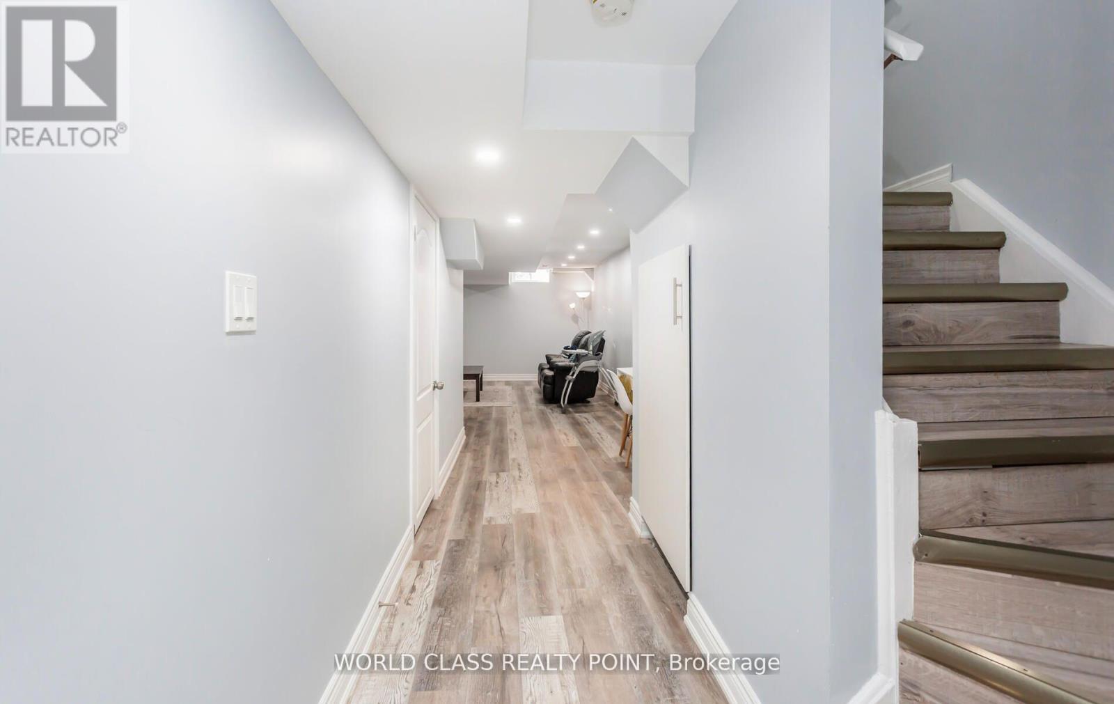 17 Manett Crescent E, Brampton, ON - Indoor Photo Showing Other Room
