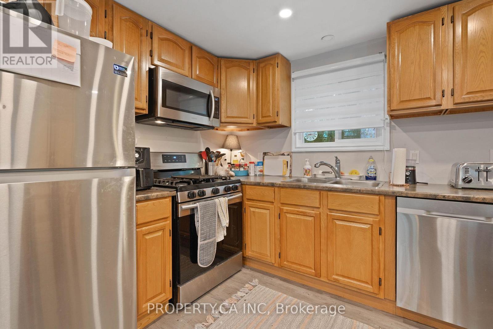 190 Ann Street, North Middlesex (Parkhill), ON - Indoor Photo Showing Kitchen With Double Sink