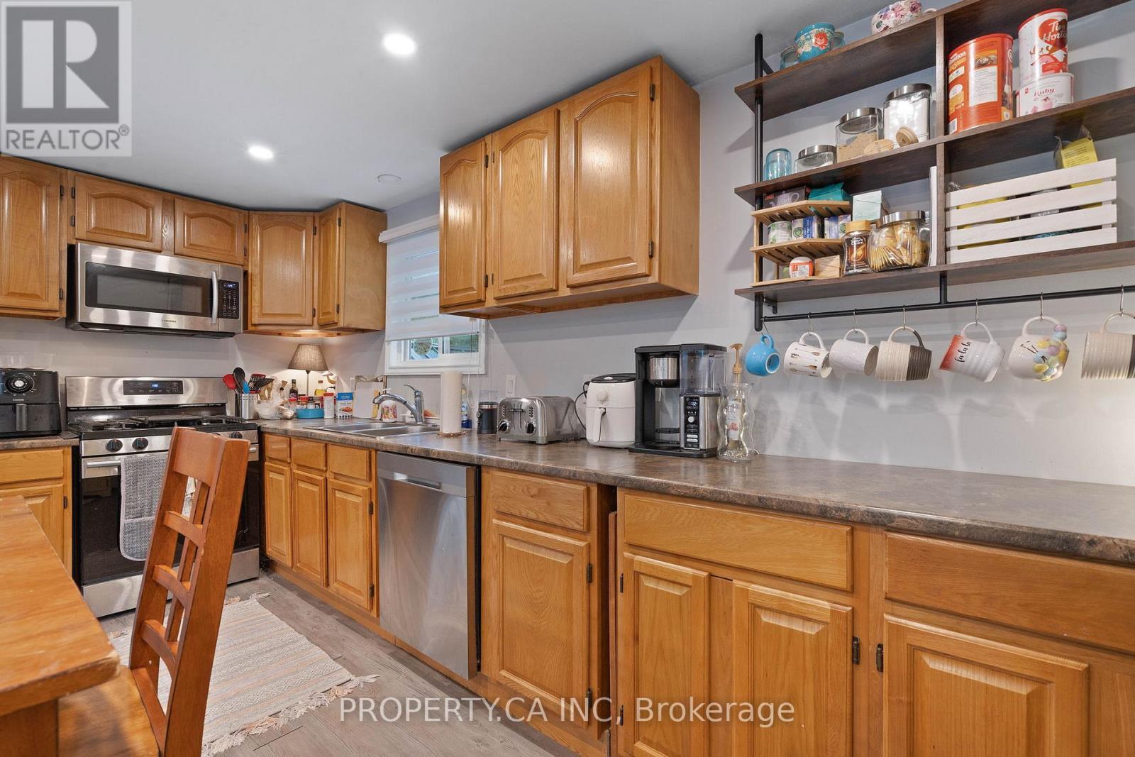190 Ann Street, North Middlesex (Parkhill), ON - Indoor Photo Showing Kitchen With Double Sink