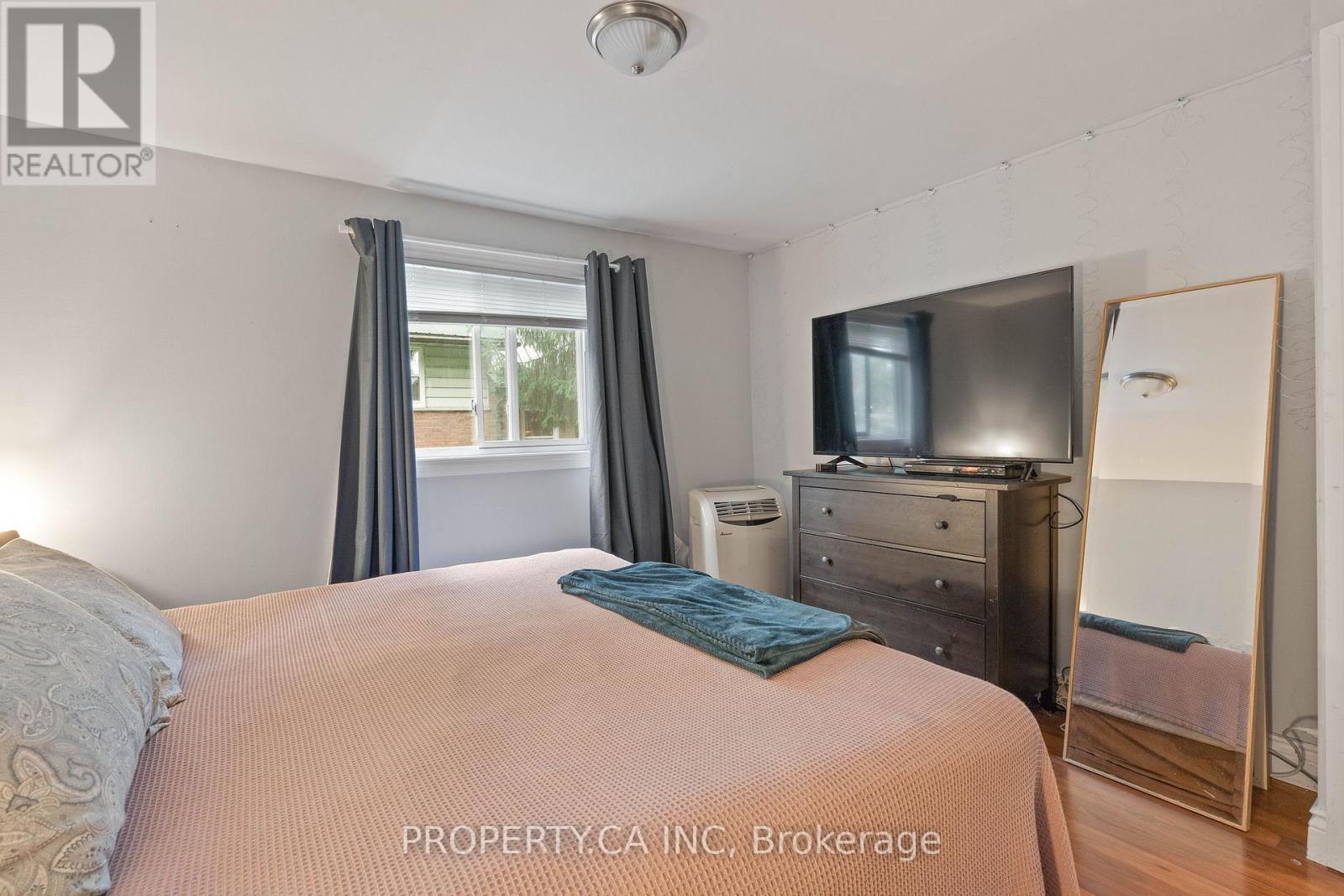 190 Ann Street, North Middlesex (Parkhill), ON - Indoor Photo Showing Bedroom