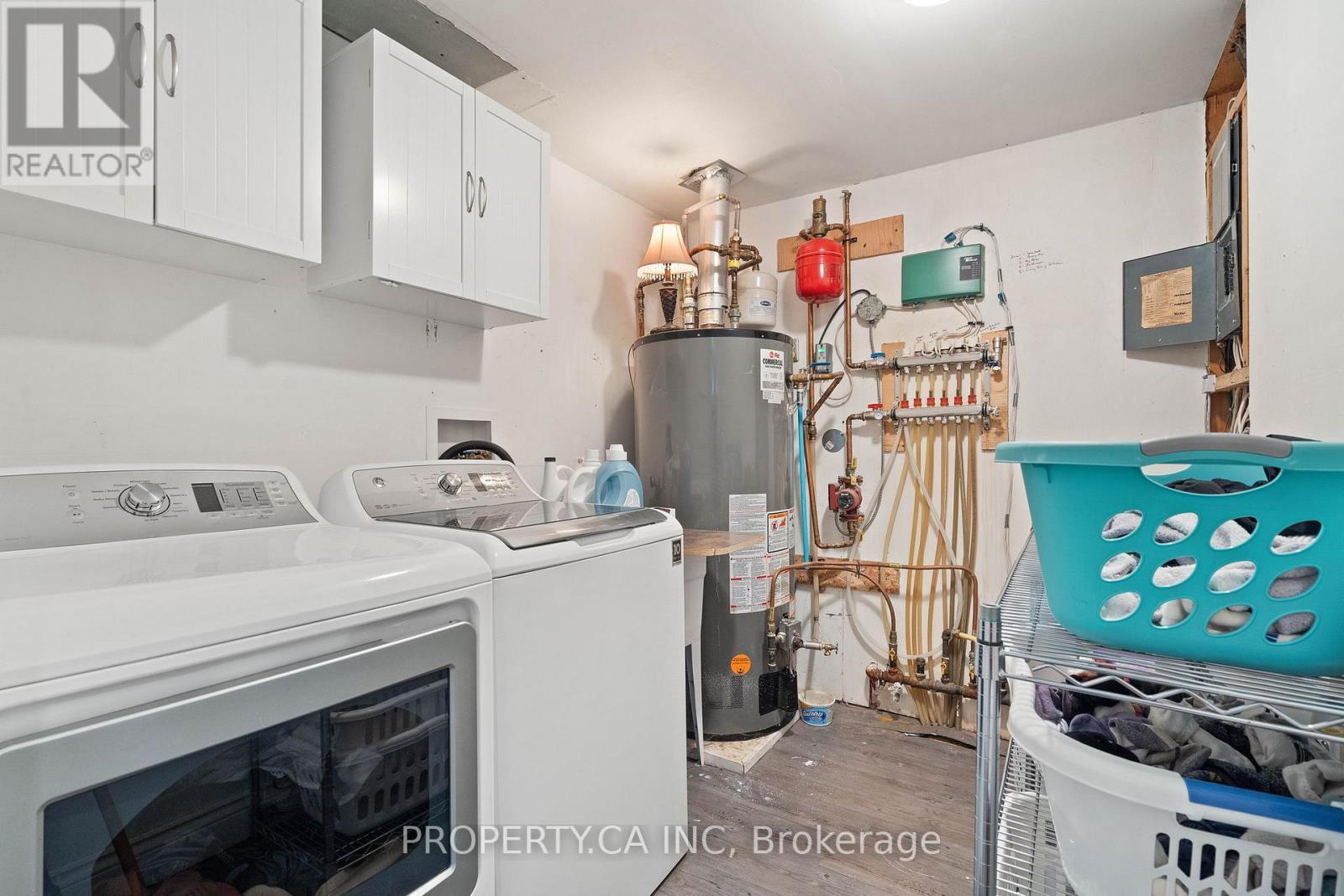 190 Ann Street, North Middlesex (Parkhill), ON - Indoor Photo Showing Laundry Room
