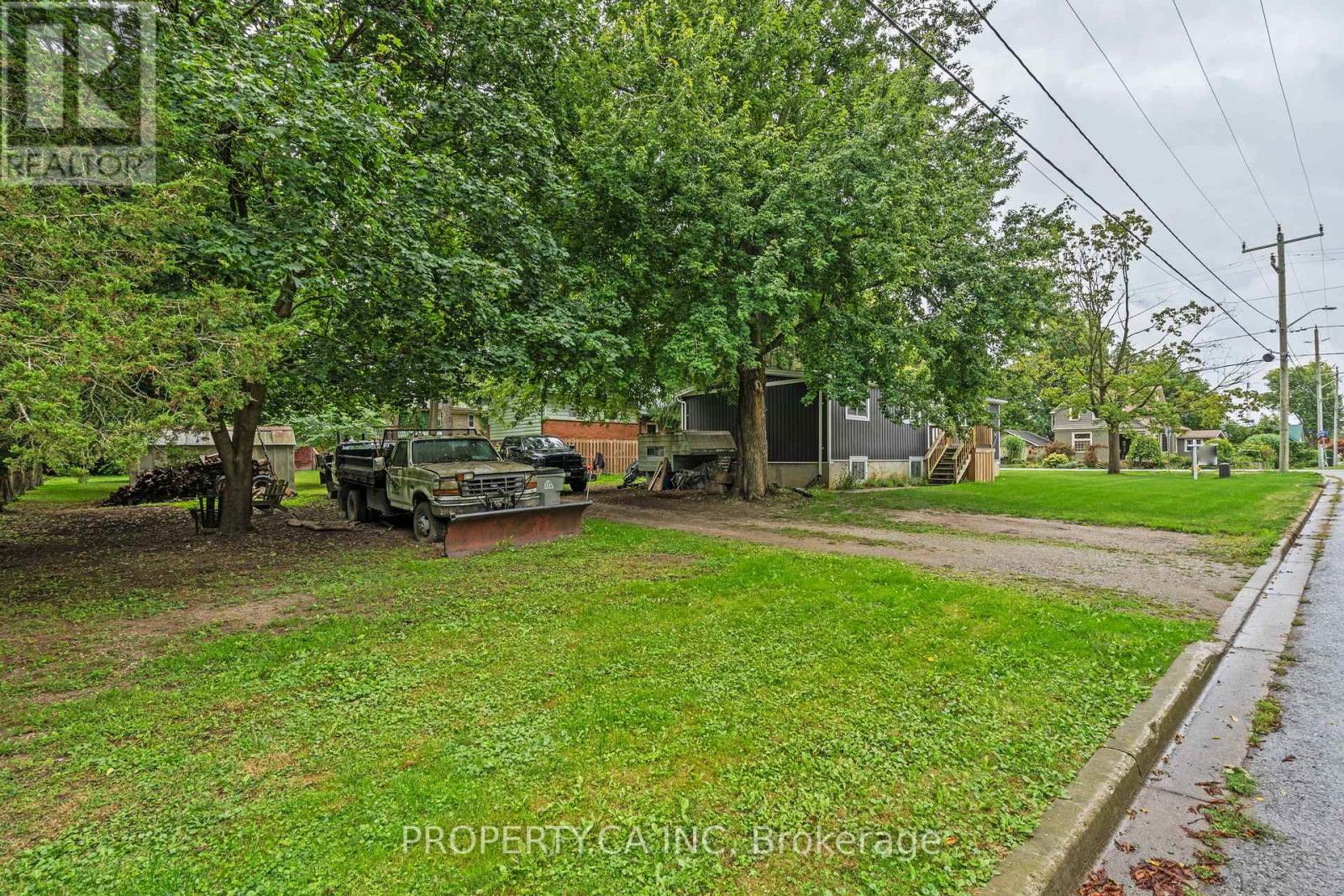 190 Ann Street, North Middlesex (Parkhill), ON - Outdoor