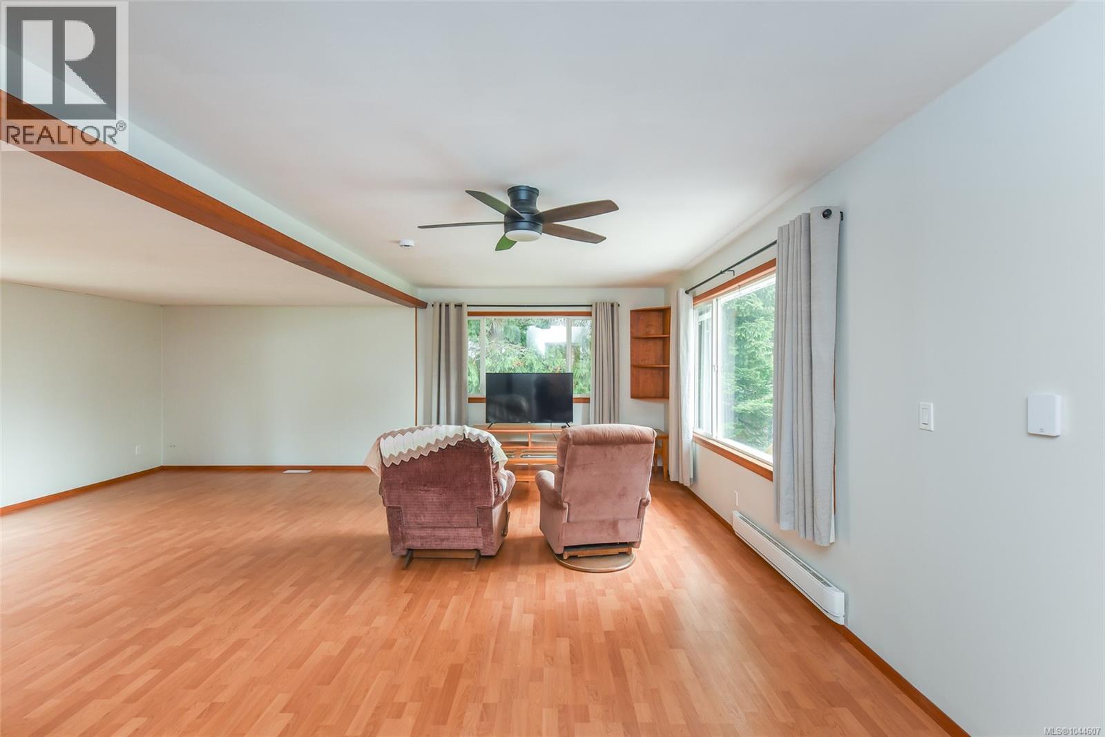 6601 Mystery Beach Rd, Fanny Bay, BC - Indoor Photo Showing Other Room