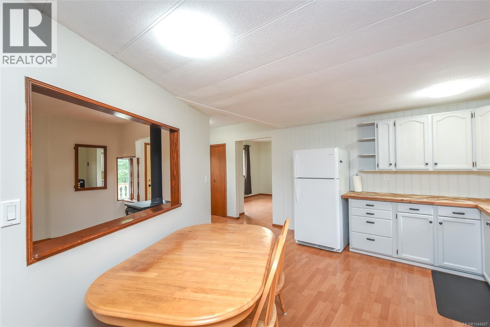 6601 Mystery Beach Rd, Fanny Bay, BC - Indoor