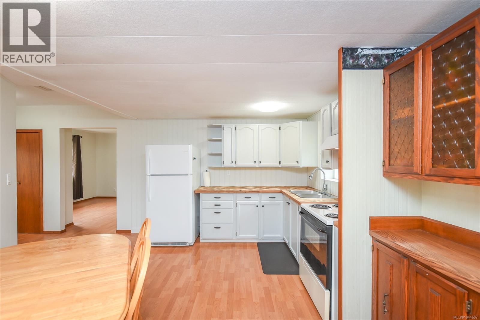 6601 Mystery Beach Rd, Fanny Bay, BC - Indoor Photo Showing Kitchen