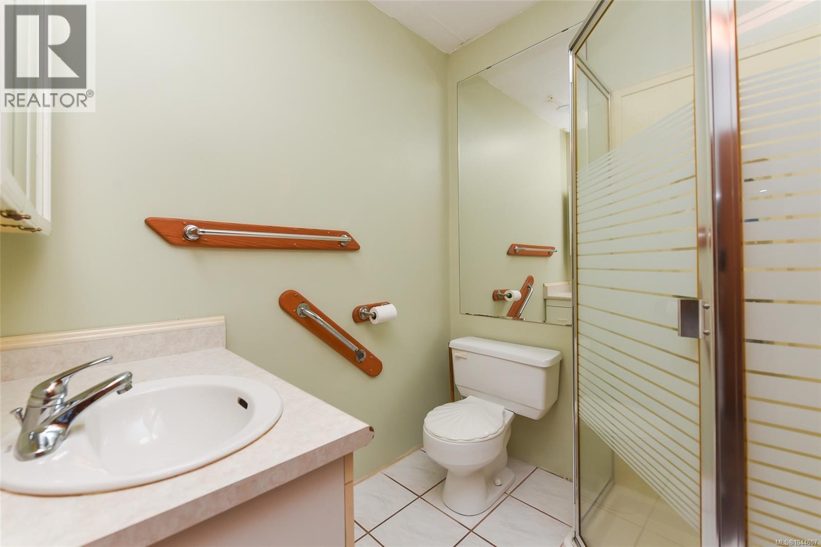 6601 Mystery Beach Rd, Fanny Bay, BC - Indoor Photo Showing Bathroom
