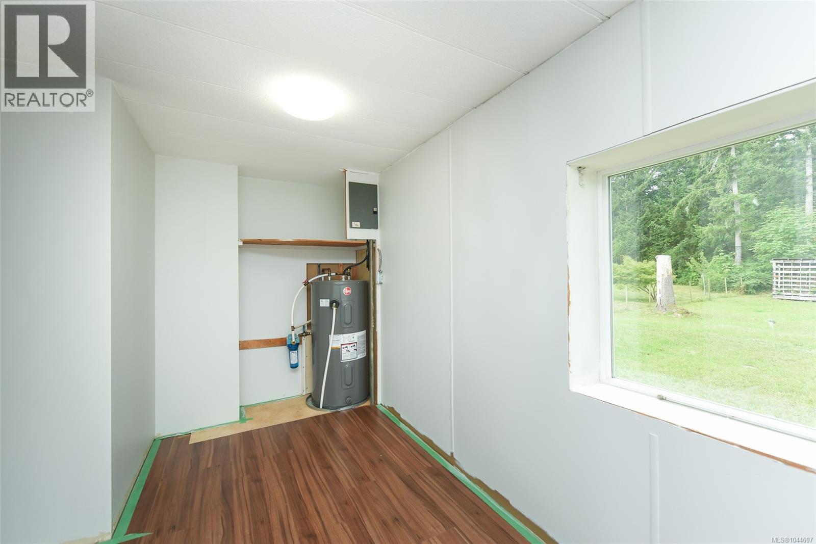 6601 Mystery Beach Rd, Fanny Bay, BC - Indoor Photo Showing Other Room