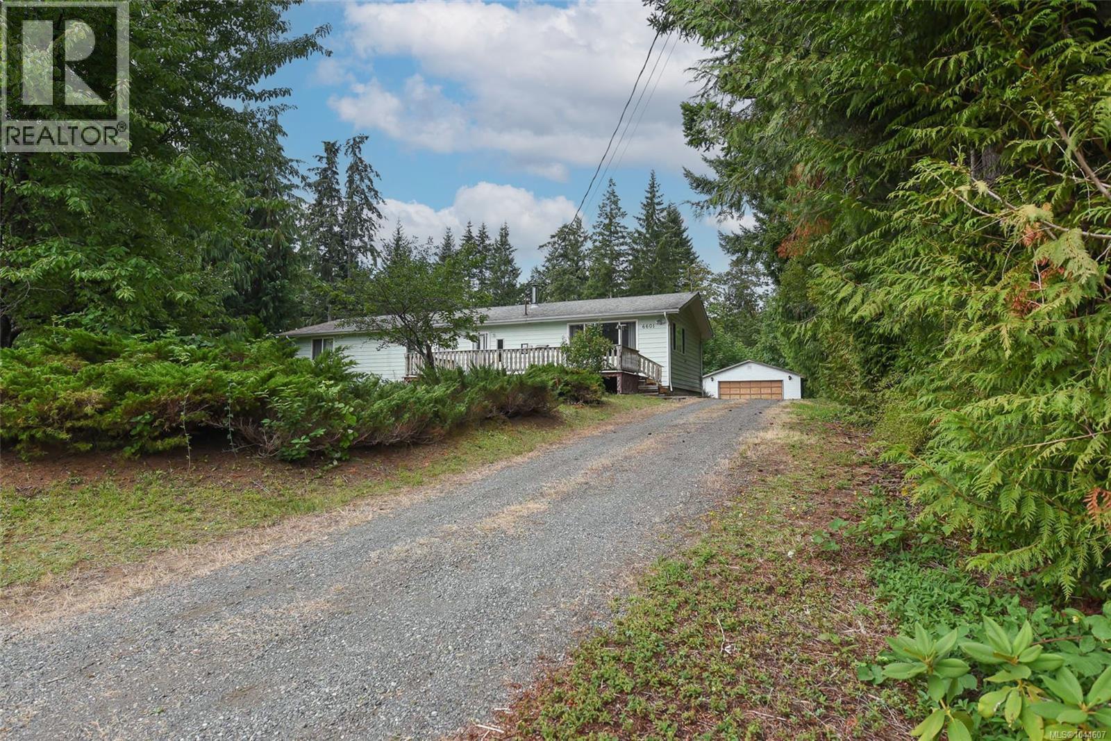 6601 Mystery Beach Rd, Fanny Bay, BC - Outdoor