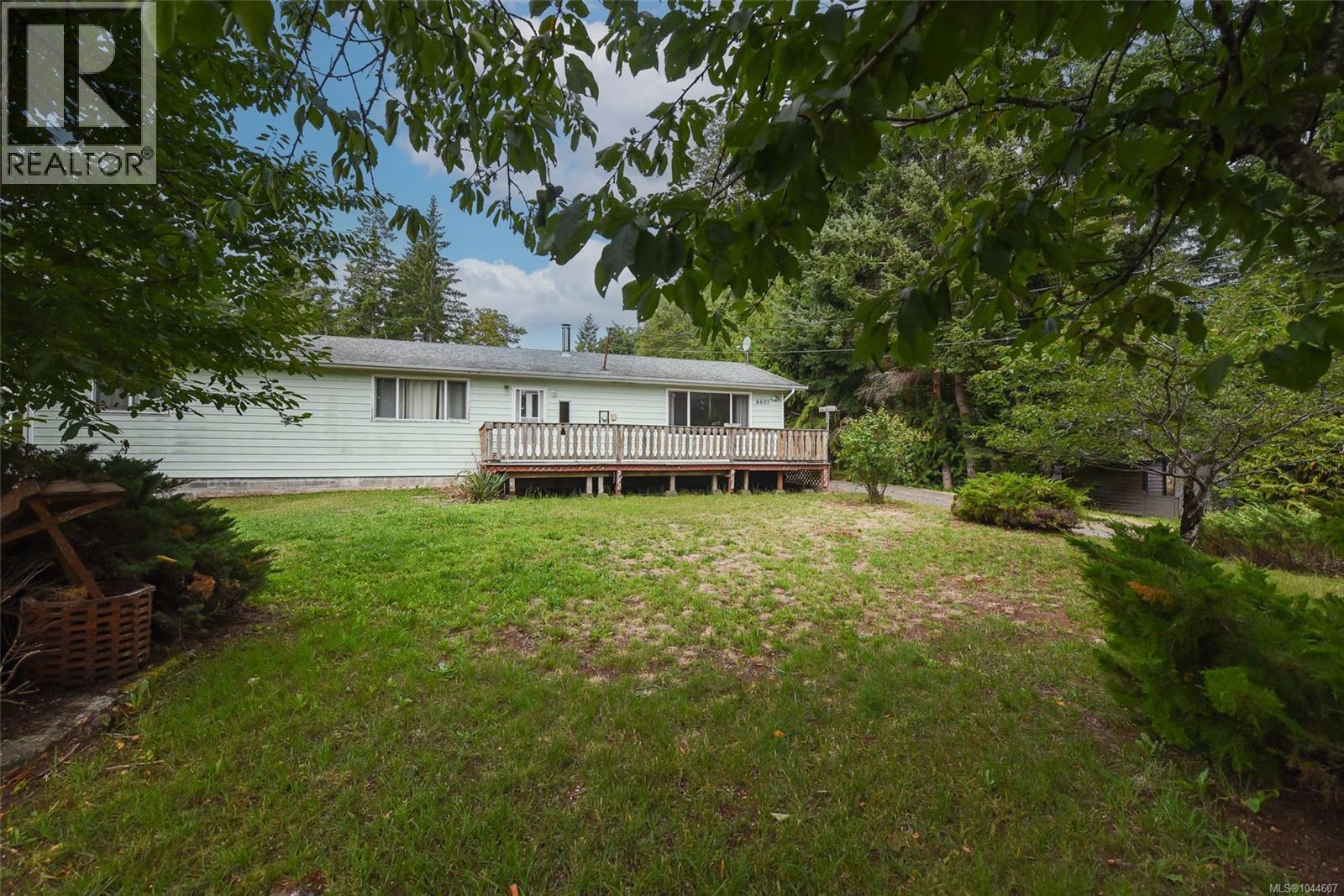 6601 Mystery Beach Rd, Fanny Bay, BC - Outdoor With Deck Patio Veranda